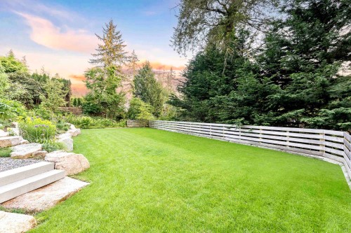 3823 Bayridge Avenue, West Vancouver, BC - Outdoor