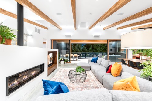 3823 Bayridge Avenue, West Vancouver, BC - Indoor Photo Showing Living Room With Fireplace