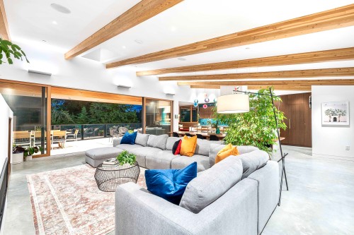 3823 Bayridge Avenue, West Vancouver, BC - Indoor Photo Showing Living Room
