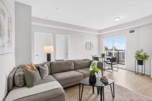 215-6283 Kingsway Avenue  Burnaby, BC V5J 0H3