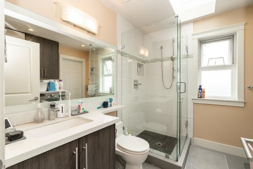 3032 16Th Avenue E, Vancouver, BC 