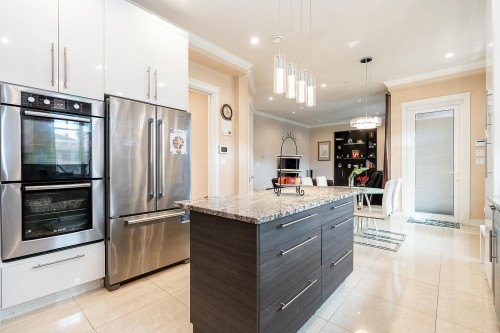 3032 16Th Avenue E, Vancouver, BC 