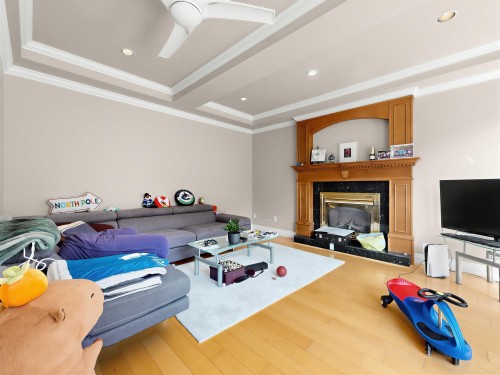 6560 Francis Road, Richmond, BC - Indoor Photo Showing Living Room With Fireplace