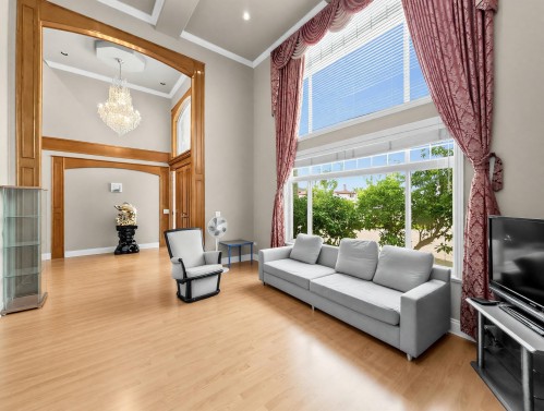 6560 Francis Road, Richmond, BC - Indoor Photo Showing Living Room