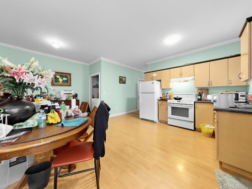 6560 Francis Road, Richmond, BC - Indoor Photo Showing Kitchen