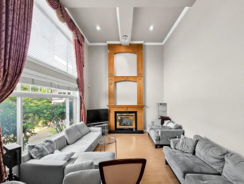 6560 Francis Road, Richmond, BC - Indoor Photo Showing Living Room With Fireplace