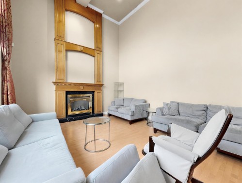 6560 Francis Road, Richmond, BC - Indoor Photo Showing Living Room With Fireplace