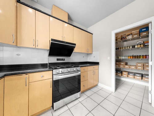 6560 Francis Road, Richmond, BC - Indoor Photo Showing Kitchen
