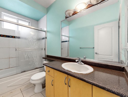 6560 Francis Road, Richmond, BC - Indoor Photo Showing Bathroom