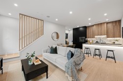 2-5034 Granville Street  Vancouver, BC V6M 3B4