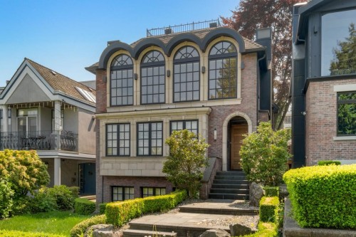 4588 2nd Avenue W, Vancouver, BC V6R 1K9 2