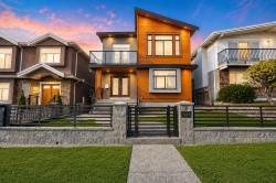 3945 Parker Street  Burnaby, BC V5C 3B7