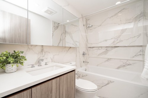 3907-4890 Lougheed Highway, Burnaby, BC 