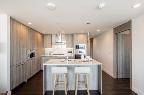 3907-4890 Lougheed Highway, Burnaby, BC 