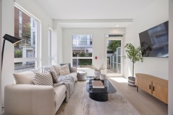 477 King Edward Avenue W Vancouver, BC V5Y 2J3