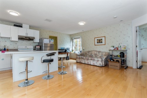 5564 Elizabeth Street, Vancouver, BC - Indoor Photo Showing Kitchen