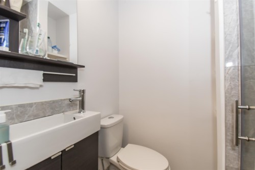 5564 Elizabeth Street, Vancouver, BC - Indoor Photo Showing Bathroom
