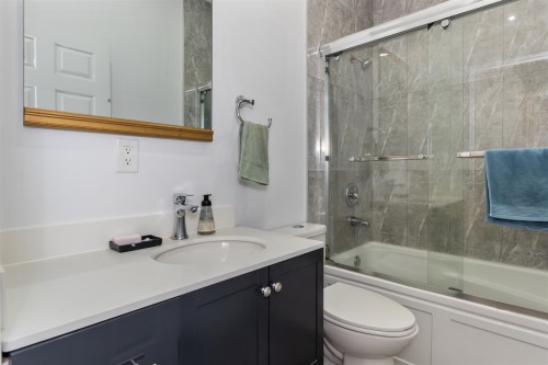 5564 Elizabeth Street, Vancouver, BC - Indoor Photo Showing Bathroom