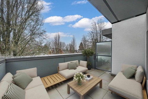 2071 1St Avenue E, Vancouver, BC 