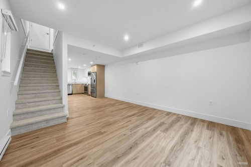 2071 1St Avenue E, Vancouver, BC 