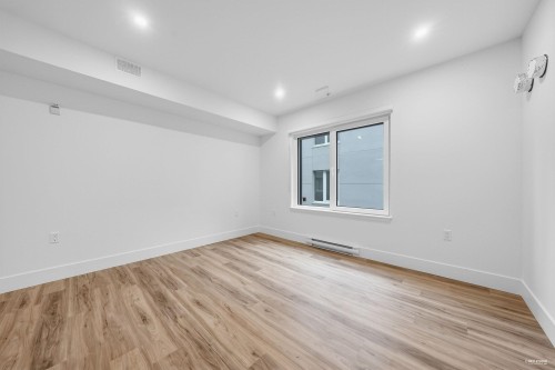 2071 1St Avenue E, Vancouver, BC 