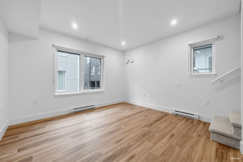 2071 1St Avenue E, Vancouver, BC 