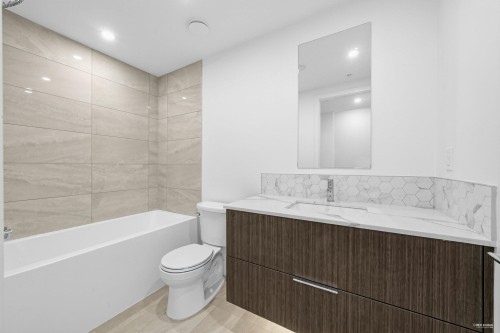 2071 1St Avenue E, Vancouver, BC 