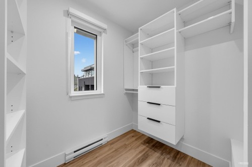 2071 1St Avenue E, Vancouver, BC 
