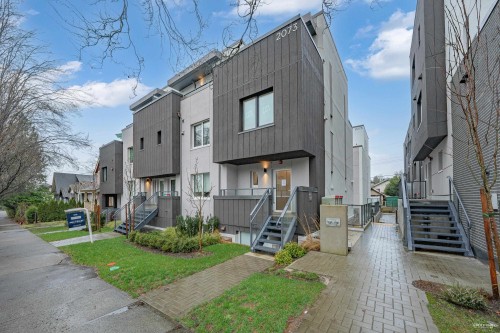 2071 1St Avenue E, Vancouver, BC 