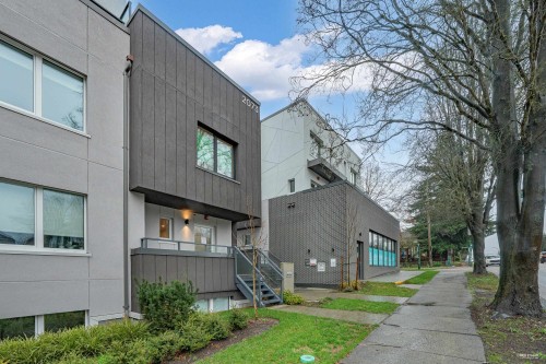 2071 1St Avenue E, Vancouver, BC 