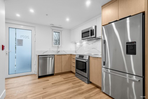 2071 1St Avenue E, Vancouver, BC 
