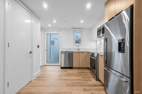 2071 1St Avenue E, Vancouver, BC 