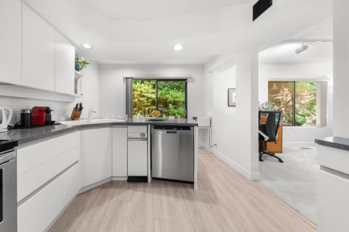826 Frederick Road, North Vancouver, BC 