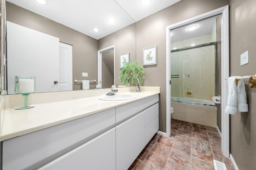 826 Frederick Road, North Vancouver, BC 