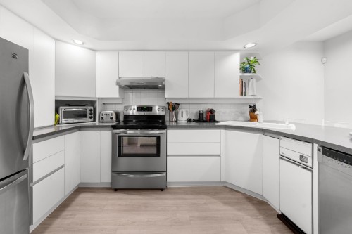 826 Frederick Road, North Vancouver, BC 