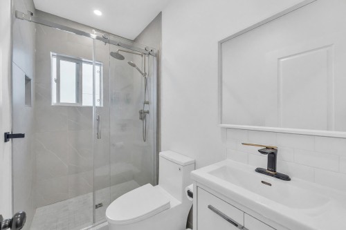 425 57Th Avenue E, Vancouver, BC 