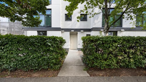 1-2528 Broadway E, Vancouver, BC 