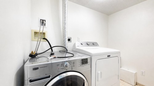 1-2528 Broadway E, Vancouver, BC 