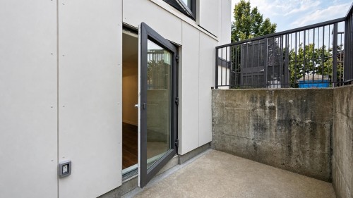 1-2528 Broadway E, Vancouver, BC 
