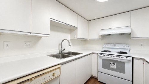 1-2528 Broadway E, Vancouver, BC 
