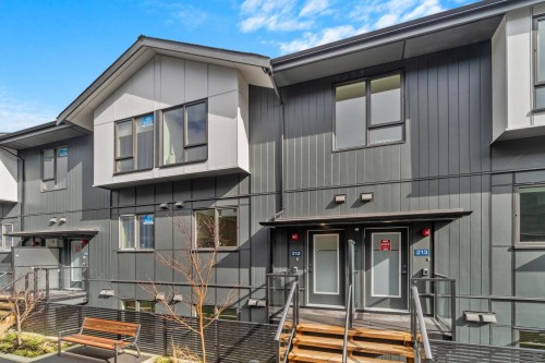 210-7161 17th Avenue  Burnaby, BC V3N 0K1