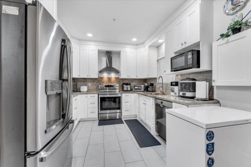 546 44Th Avenue E, Vancouver, BC - Indoor Photo Showing Kitchen