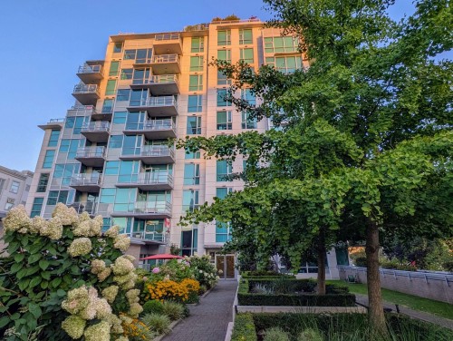 702-168 Esplanade E, North Vancouver, BC 