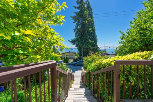 3341 Marine Drive, West Vancouver, BC 