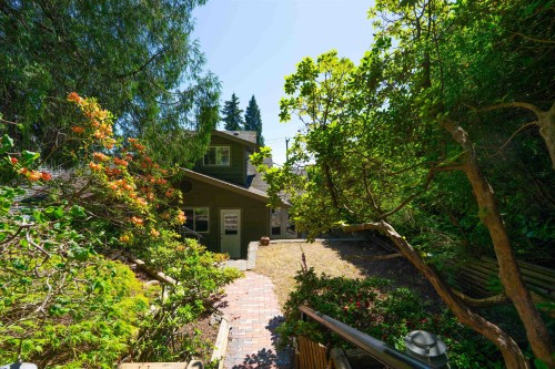 3341 Marine Drive, West Vancouver, BC 