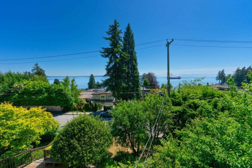 3341 Marine Drive, West Vancouver, BC 