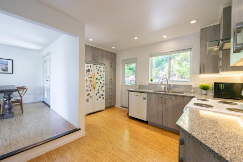 3341 Marine Drive, West Vancouver, BC 