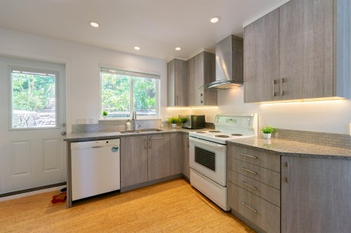 3341 Marine Drive, West Vancouver, BC 
