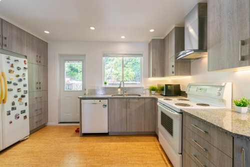 3341 Marine Drive, West Vancouver, BC 