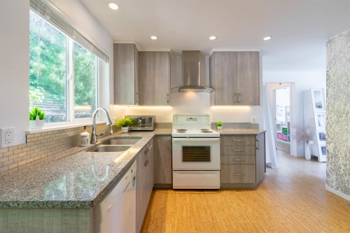 3341 Marine Drive, West Vancouver, BC 